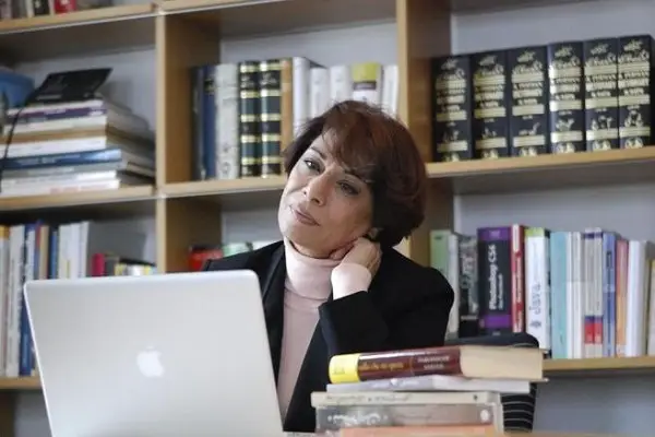 نویسنده های زن ایرانی - پرینوش صنیعی